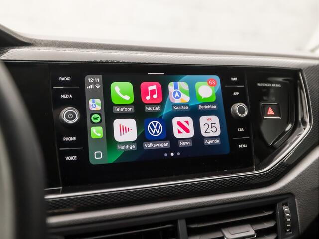 Volkswagen POLO 1.0 TSI Sportline Automaat (VIRTUAL COCKPIT, APPLE CARPLAY, KEYLESS, GROOT NAVI, CLIMATE, SPORTSTOELEN, LM VELGEN, CAMERA, GETINT GLAS, ADAPTIVE CRUISE, NIEUWSTAAT)