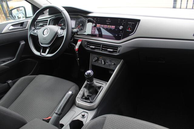 Volkswagen POLO 1.0 TSI Comfortline Navigatie/Adaptive cruise control/Airco/Apple carplay/Multifunctioneel stuurwiel/15'' Lichtmetalen velgen/Elektrische ramen/Elektrisch verstelbare spiegels.