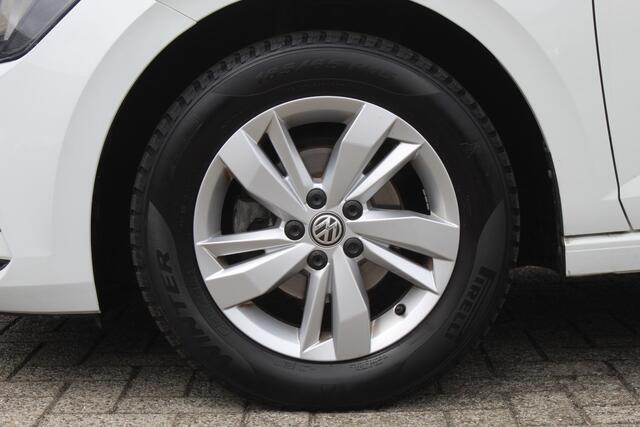 Volkswagen POLO 1.0 TSI Comfortline Navigatie/Adaptive cruise control/Airco/Apple carplay/Multifunctioneel stuurwiel/15'' Lichtmetalen velgen/Elektrische ramen/Elektrisch verstelbare spiegels.