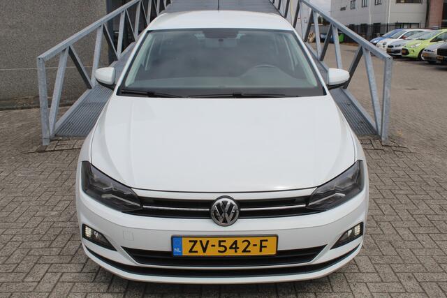 Volkswagen POLO 1.0 TSI Comfortline Navigatie/Adaptive cruise control/Airco/Apple carplay/Multifunctioneel stuurwiel/15'' Lichtmetalen velgen/Elektrische ramen/Elektrisch verstelbare spiegels.