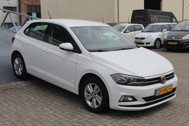 Volkswagen POLO 1.0 TSI Comfortline Navigatie/Adaptive cruise control/Airco/Apple carplay/Multifunctioneel stuurwiel/15'' Lichtmetalen velgen/Elektrische ramen/Elektrisch verstelbare spiegels.