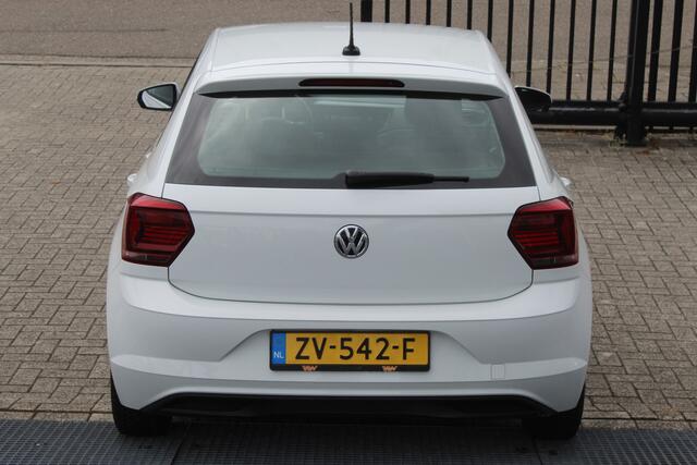 Volkswagen POLO 1.0 TSI Comfortline Navigatie/Adaptive cruise control/Airco/Apple carplay/Multifunctioneel stuurwiel/15'' Lichtmetalen velgen/Elektrische ramen/Elektrisch verstelbare spiegels.