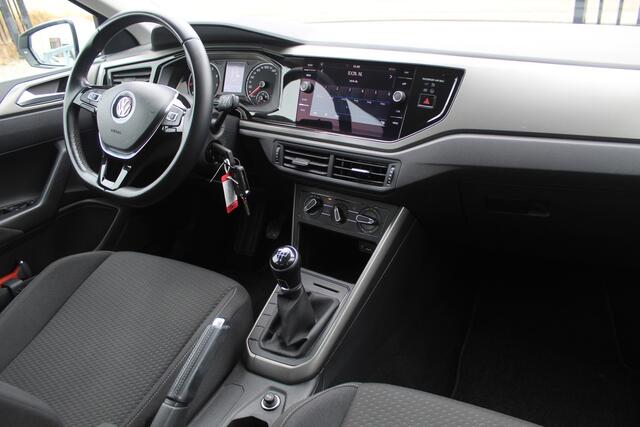 Volkswagen POLO 1.0 TSI Comfortline Navigatie/Adaptive cruise control/Airco/Apple carplay/Multifunctioneel stuurwiel/15'' Lichtmetalen velgen/Elektrische ramen/Elektrisch verstelbare spiegels.