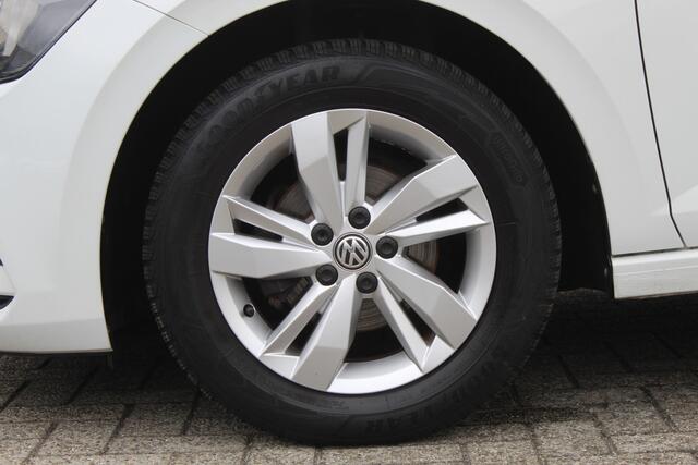 Volkswagen POLO 1.0 TSI Comfortline Navigatie/Adaptive cruise control/Airco/Apple carplay/Multifunctioneel stuurwiel/15'' Lichtmetalen velgen/Elektrische ramen/Elektrisch verstelbare spiegels.