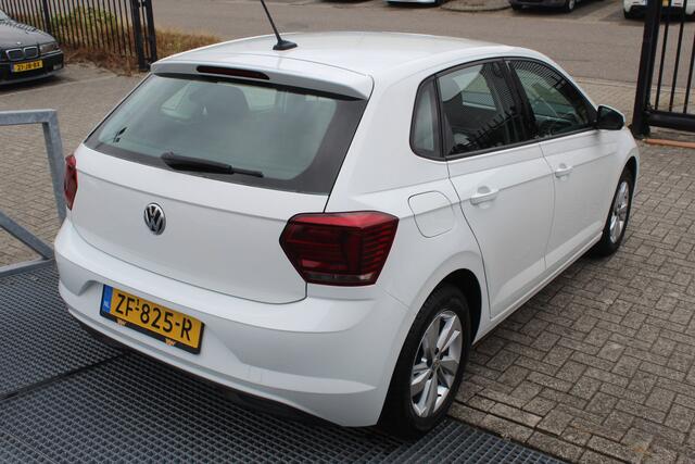 Volkswagen POLO 1.0 TSI Comfortline Navigatie/Adaptive cruise control/Airco/Apple carplay/Multifunctioneel stuurwiel/15'' Lichtmetalen velgen/Elektrische ramen/Elektrisch verstelbare spiegels.