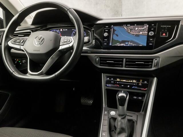Volkswagen POLO 1.0 TSI Sportline Automaat (VIRTUAL COCKPIT, APPLE CARPLAY, KEYLESS, GROOT NAVI, CLIMATE, SPORTSTOELEN, LM VELGEN, CAMERA, GETINT GLAS, NIEUWSTAAT)
