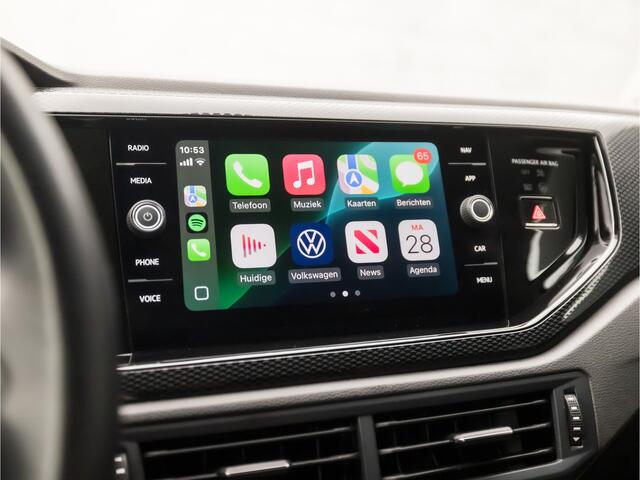 Volkswagen POLO 1.0 TSI Sportline Automaat (VIRTUAL COCKPIT, APPLE CARPLAY, KEYLESS, GROOT NAVI, CLIMATE, SPORTSTOELEN, LM VELGEN, CAMERA, GETINT GLAS, NIEUWSTAAT)