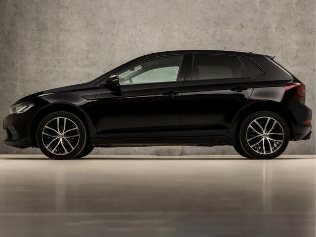 Volkswagen POLO 1.0 TSI Sportline Automaat (VIRTUAL COCKPIT, APPLE CARPLAY, KEYLESS, GROOT NAVI, CLIMATE, SPORTSTOELEN, LM VELGEN, CAMERA, GETINT GLAS, NIEUWSTAAT)