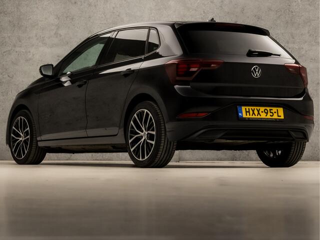 Volkswagen POLO 1.0 TSI Sportline Automaat (VIRTUAL COCKPIT, APPLE CARPLAY, KEYLESS, GROOT NAVI, CLIMATE, SPORTSTOELEN, LM VELGEN, CAMERA, GETINT GLAS, NIEUWSTAAT)