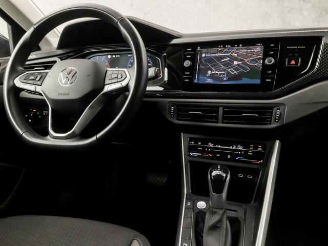 Volkswagen POLO 1.0 TSI Sportline Automaat (VIRTUAL COCKPIT, APPLE CARPLAY, KEYLESS, GROOT NAVI, CLIMATE, SPORTSTOELEN, LM VELGEN, CAMERA, GETINT GLAS, NIEUWSTAAT)