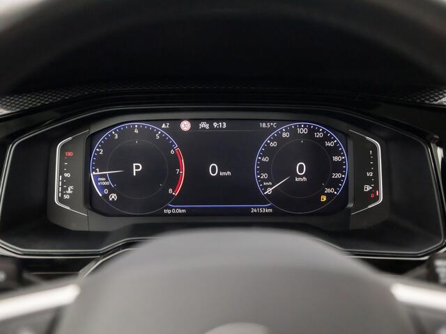 Volkswagen POLO 1.0 TSI Sportline Automaat (VIRTUAL COCKPIT, APPLE CARPLAY, KEYLESS, GROOT NAVI, CLIMATE, SPORTSTOELEN, LM VELGEN, CAMERA, GETINT GLAS, NIEUWSTAAT)