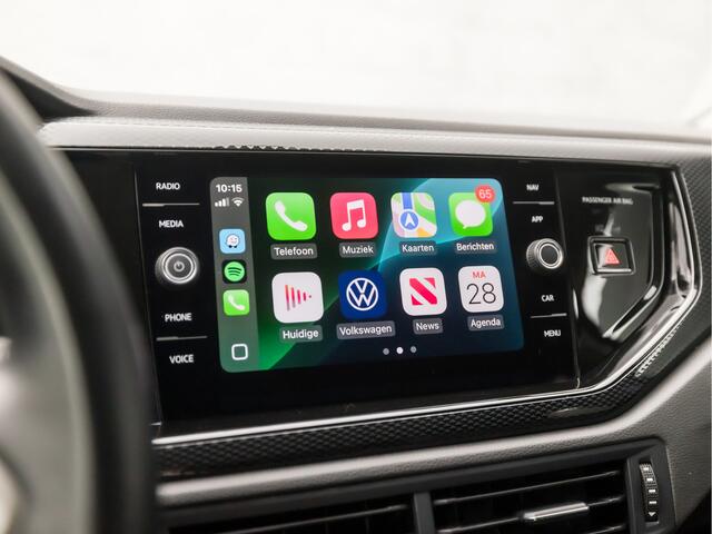 Volkswagen POLO 1.0 TSI Sportline Automaat (VIRTUAL COCKPIT, APPLE CARPLAY, KEYLESS, GROOT NAVI, CLIMATE, SPORTSTOELEN, LM VELGEN, CAMERA, GETINT GLAS, NIEUWSTAAT)