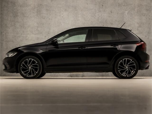 Volkswagen POLO 1.0 TSI Sportline Automaat (VIRTUAL COCKPIT, APPLE CARPLAY, KEYLESS, GROOT NAVI, CLIMATE, SPORTSTOELEN, LM VELGEN, CAMERA, GETINT GLAS, NIEUWSTAAT)
