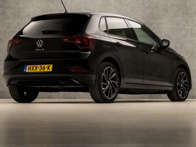 Volkswagen POLO 1.0 TSI Sportline Automaat (VIRTUAL COCKPIT, APPLE CARPLAY, KEYLESS, GROOT NAVI, CLIMATE, SPORTSTOELEN, LM VELGEN, CAMERA, GETINT GLAS, NIEUWSTAAT)