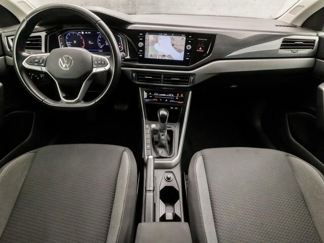 Volkswagen POLO 1.0 TSI Sportline Automaat (VIRTUAL COCKPIT, APPLE CARPLAY, KEYLESS, GROOT NAVI, CLIMATE, SPORTSTOELEN, LM VELGEN, CAMERA, GETINT GLAS, NIEUWSTAAT)