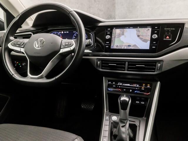 Volkswagen POLO 1.0 TSI Sportline Automaat (VIRTUAL COCKPIT, APPLE CARPLAY, KEYLESS, GROOT NAVI, CLIMATE, SPORTSTOELEN, LM VELGEN, CAMERA, GETINT GLAS, NIEUWSTAAT)