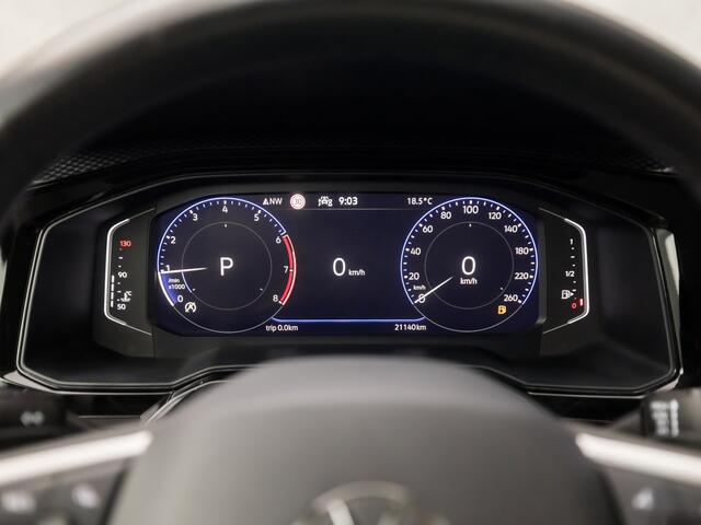 Volkswagen POLO 1.0 TSI Sportline Automaat (VIRTUAL COCKPIT, APPLE CARPLAY, KEYLESS, GROOT NAVI, CLIMATE, SPORTSTOELEN, LM VELGEN, CAMERA, GETINT GLAS, NIEUWSTAAT)