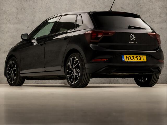 Volkswagen POLO 1.0 TSI Sportline Automaat (VIRTUAL COCKPIT, APPLE CARPLAY, KEYLESS, GROOT NAVI, CLIMATE, SPORTSTOELEN, LM VELGEN, CAMERA, GETINT GLAS, NIEUWSTAAT)