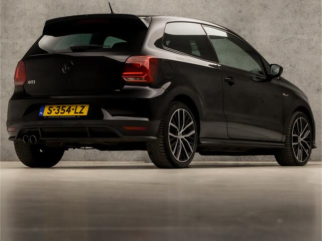 Volkswagen POLO 1.8 TSI GTI 192Pk (APPLE CARPLAY, NAVIGATIE, CLIMATE, STOELVERWARMING, SPORTSTOELEN, PARKEERSENSOREN, CRUISE, GETINT GLAS, LM VELGEN, NIEUWE APK, NIEUWSTAAT)