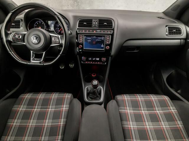 Volkswagen POLO 1.8 TSI GTI 192Pk (APPLE CARPLAY, NAVIGATIE, CLIMATE, STOELVERWARMING, SPORTSTOELEN, PARKEERSENSOREN, CRUISE, GETINT GLAS, LM VELGEN, NIEUWE APK, NIEUWSTAAT)