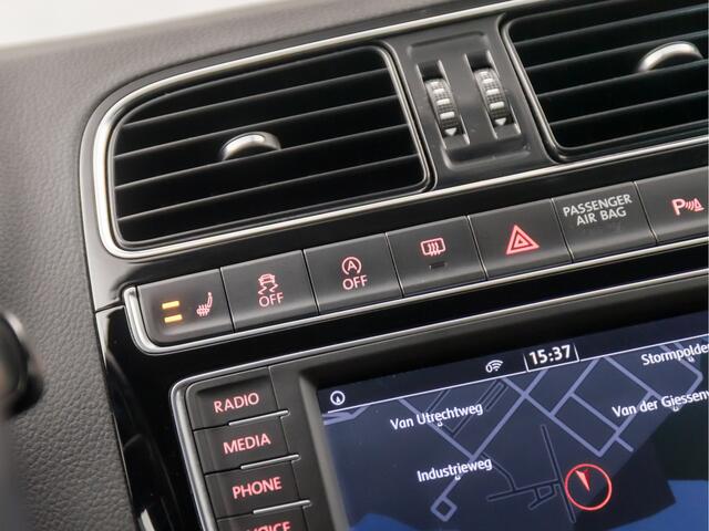 Volkswagen POLO 1.8 TSI GTI 192Pk (APPLE CARPLAY, NAVIGATIE, CLIMATE, STOELVERWARMING, SPORTSTOELEN, PARKEERSENSOREN, CRUISE, GETINT GLAS, LM VELGEN, NIEUWE APK, NIEUWSTAAT)