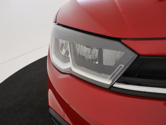 Volkswagen POLO 1.0 TSI Life | Parkeersensoren | Adaptieve cruise control | Climate Control | CarPlay | Lane assist | Bluetooth |