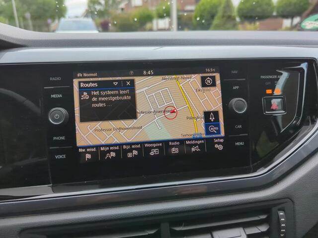 Volkswagen POLO 1.0 TSI 96PK Highline / Navigatie / Climate Control / Parkeersensoren achterzijde / 16'LMV