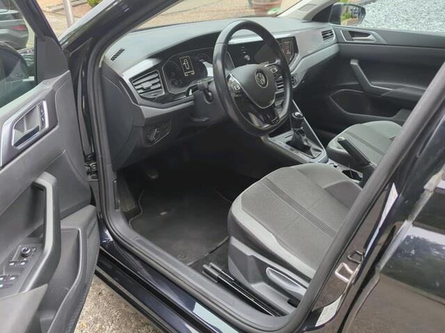 Volkswagen POLO 1.0 TSI 96PK Highline / Navigatie / Climate Control / Parkeersensoren achterzijde / 16'LMV