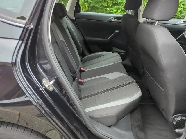 Volkswagen POLO 1.0 TSI 96PK Highline / Navigatie / Climate Control / Parkeersensoren achterzijde / 16'LMV