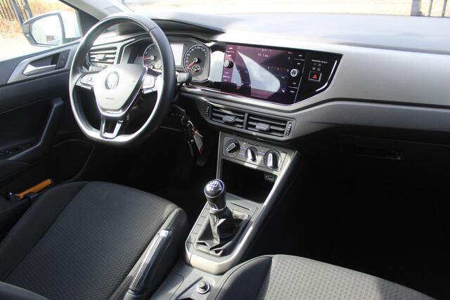 Volkswagen POLO 1.0 TSI Comfortline Navigatie/Adaptive cruise control/Airco/Apple carplay/Elektrische ramen/Elektrisch verstelbare spiegels/15'' Lichtmetalen velgen.