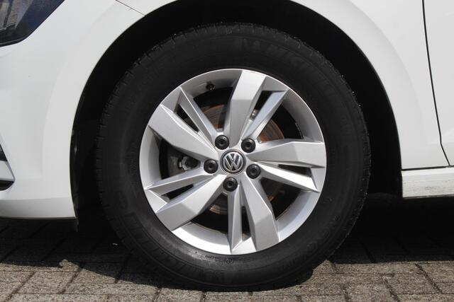 Volkswagen POLO 1.0 TSI Comfortline Navigatie/Adaptive cruise control/Airco/Apple carplay/Elektrische ramen/Elektrisch verstelbare spiegels/15'' Lichtmetalen velgen.
