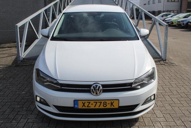 Volkswagen POLO 1.0 TSI Comfortline Navigatie/Adaptive cruise control/Airco/Apple carplay/Elektrische ramen/Elektrisch verstelbare spiegels/15'' Lichtmetalen velgen.