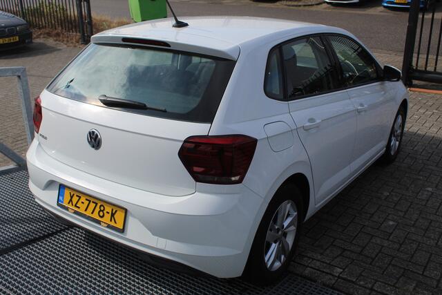 Volkswagen POLO 1.0 TSI Comfortline Navigatie/Adaptive cruise control/Airco/Apple carplay/Elektrische ramen/Elektrisch verstelbare spiegels/15'' Lichtmetalen velgen.