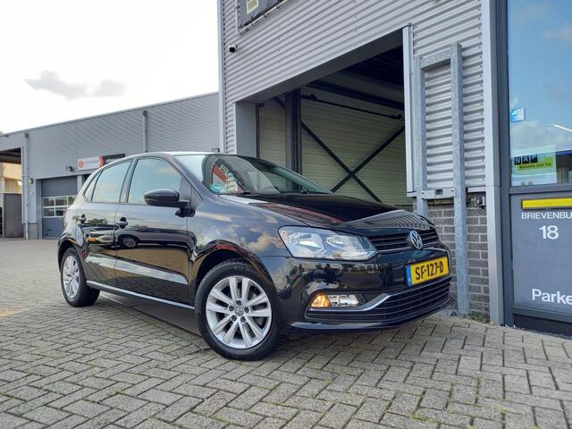 Volkswagen POLO 1.2 TSI Comfortline - AUTOMAAT - AIRCO - TREKHAAK - CRUISE -