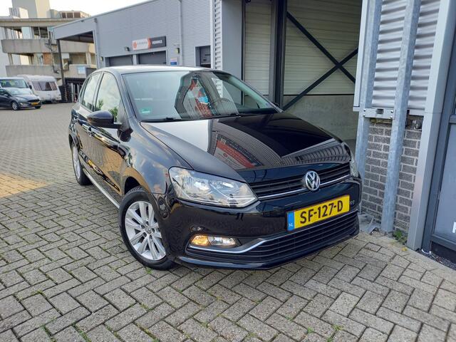 Volkswagen POLO 1.2 TSI Comfortline - AUTOMAAT - AIRCO - TREKHAAK - CRUISE -