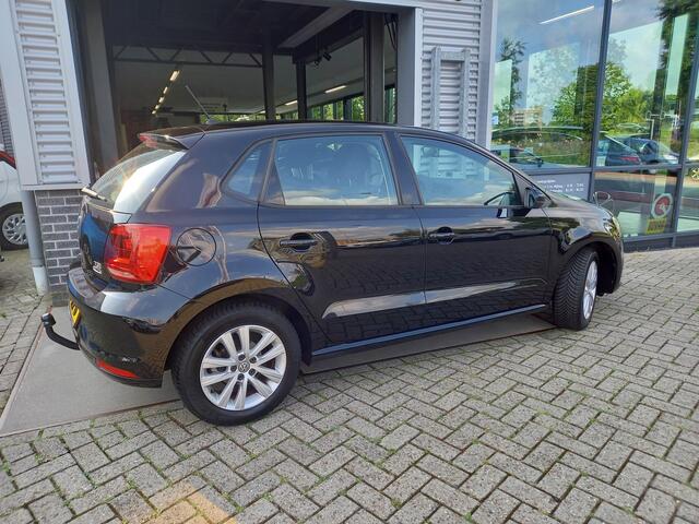 Volkswagen POLO 1.2 TSI Comfortline - AUTOMAAT - AIRCO - TREKHAAK - CRUISE -