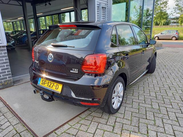 Volkswagen POLO 1.2 TSI Comfortline - AUTOMAAT - AIRCO - TREKHAAK - CRUISE -