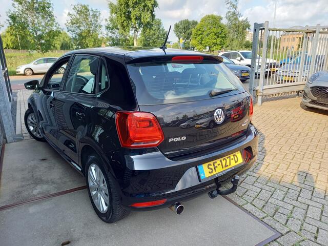 Volkswagen POLO 1.2 TSI Comfortline - AUTOMAAT - AIRCO - TREKHAAK - CRUISE -