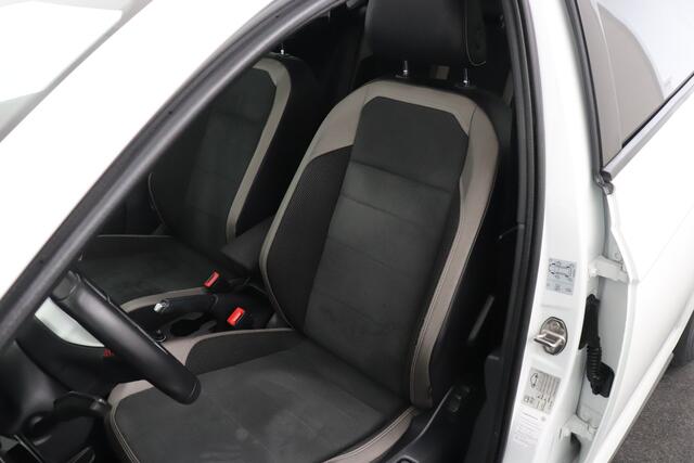 Volkswagen POLO 2.0 200 PK TSI GTI Pano-dak Half-Leder Climate Stoelverw. LED