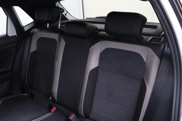 Volkswagen POLO 2.0 200 PK TSI GTI Pano-dak Half-Leder Climate Stoelverw. LED