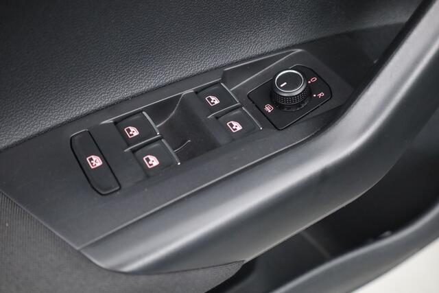 Volkswagen POLO 1.0 TSI R-line DSG | Digi. Dashboard | Adapt. Cruise | Stoelverw. | Apple CarPlay | PDC V+A
