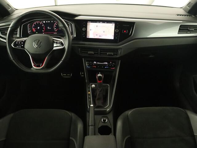 Volkswagen POLO 2.0 TSI GTI | Panoramadak | Stoelverwarming | Adaptive cruise | Camera | Carplay | Matrix LED | Virtual Cockpit | Alcantara | Climate control | Park Assist | Navigatie