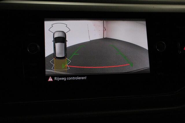 Volkswagen POLO 1.0 TSI DSG R-Line | DEMO ! | Panorama dak Navigatie App Connect Climate Control DAB | LED Parkeer sensoren Camera Cruise control adaptive Lichtmetalen velgen