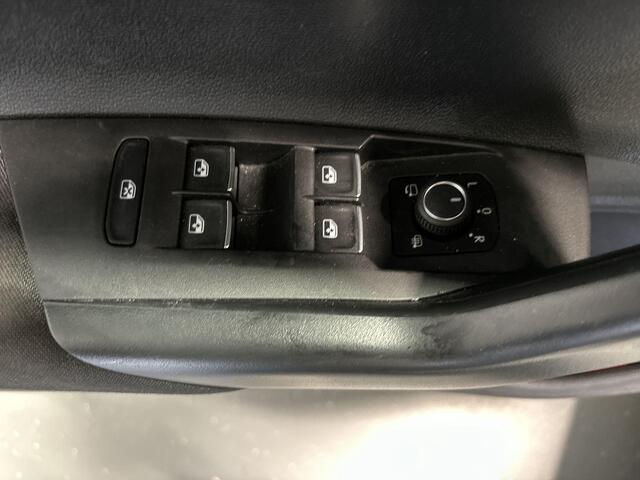 Volkswagen POLO 1.0 TSI 95pk DSG R-Line · Camera · Apple/Android Car Play · P-Sensoren· Getint Glas · Verkeersbord Herkenning · 16'' Inch · Garantie t/m 24-11-2028 of 100.000km