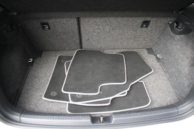 Volkswagen POLO 1.0 TSI Comfortline - NAVIGATIE - AIRCO - TREKHAAK - 5-DEURS