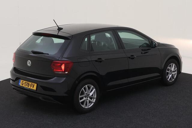 Volkswagen POLO 1.0 MPI Comfortline Executive Navigatie / Parkeersensoren / Airco / Bluetooth / LM Velgen / App-connect