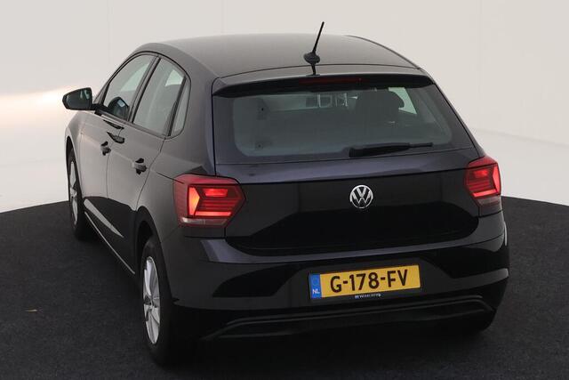 Volkswagen POLO 1.0 MPI Comfortline Executive Navigatie / Parkeersensoren / Airco / Bluetooth / LM Velgen / App-connect