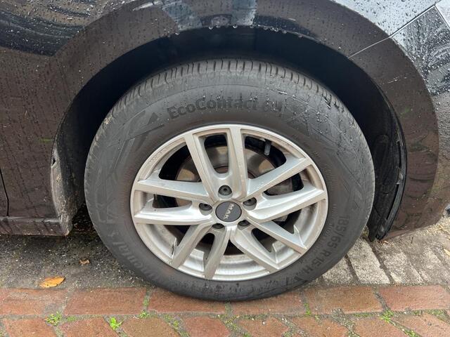 Volkswagen POLO 1.0 MPI Comfortline Executive Navigatie / Parkeersensoren / Airco / Bluetooth / LM Velgen / App-connect