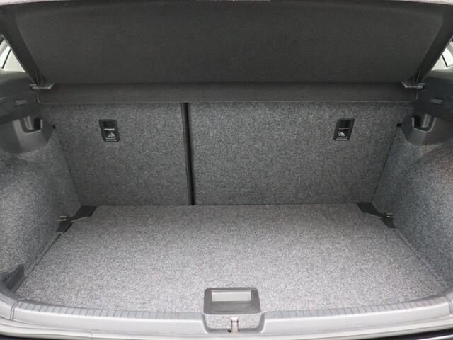 Volkswagen POLO 1.0 TSI R-Line Edition 95PK Achteruitrijcamera, Alarm, Navi, Trekhaak, Adaptieve Cruise Control, PDC voor en achter, 16" LM Velgen