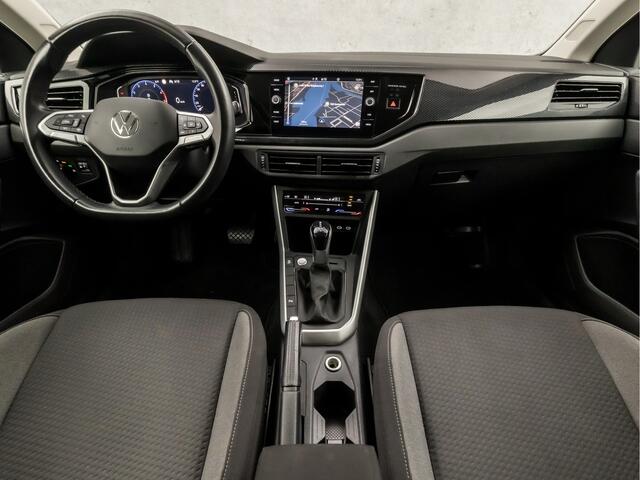 Volkswagen POLO 1.0 TSI Sportline Automaat (VIRTUAL COCKPIT, APPLE CARPLAY, GROOT NAVI, KEYLESS, CLIMATE, CAMERA, LM VELGEN, SPORTSTOELEN, GETINT GLAS, NIEUWSTAAT)